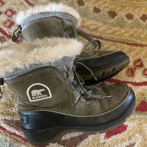 SOREL Women’s Olive Green Boots